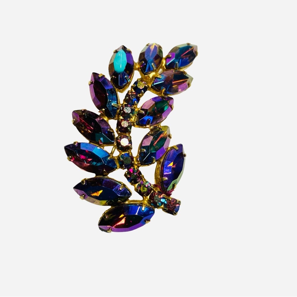 Purple Stone vintage brooch (Juliana)?